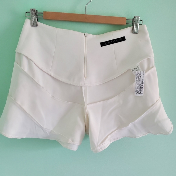 Zara Woman White Ruffle Shorts - MEDIUM - Picture 5 of 8
